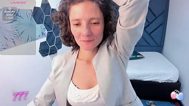 Snapshot of Valery_More__ chatting on June 17, 2026, 1:12 pm Valery More online show from June 17, 2026, 1:12 pm