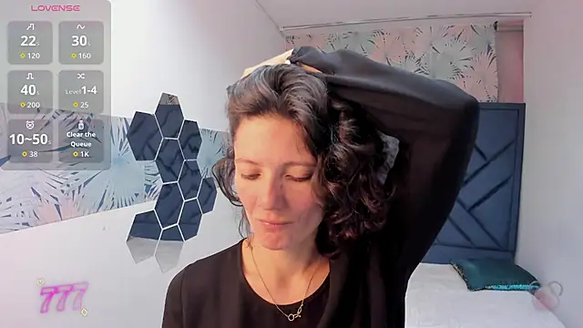 Snapshot of Valery_More__ chatting on June 18, 2026, 1:15 pm Valery More online show from June 18, 2026, 1:15 pm