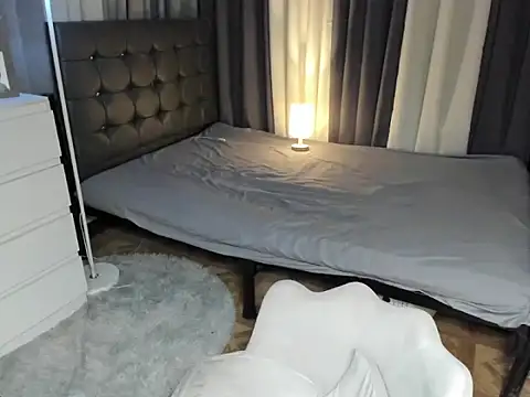 Jasmine foxxe online show from October 28, 2025, 1:53 am