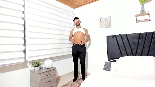 Taylormaccurdy  online show from October 1, 2025, 3:18 pm