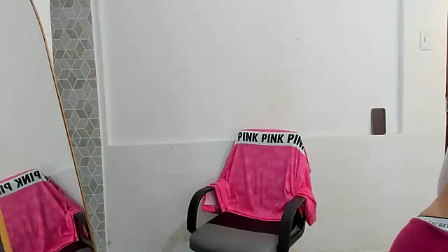 Snapshot of Daisy93_ chatting on October 9, 2025, 11:52 am Daisy93 online show from October 9, 2025, 11:52 am