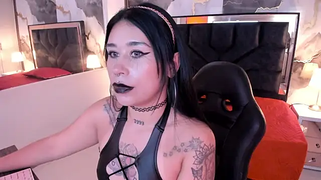 SusanVilla online show from May 2, 2026, 8:03 pm