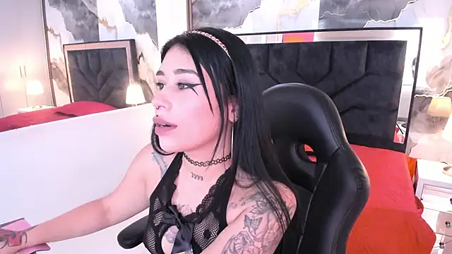 SusanVilla online show from May 9, 2026, 7:41 pm