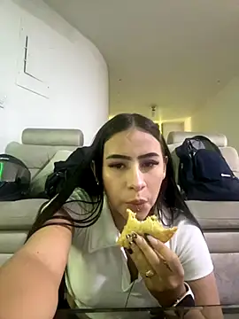 Snapshot of Scarlett_Kiiss chatting on November 2, 2025, 9:11 am Scarlett Kiiss online show from November 2, 2025, 9:11 am