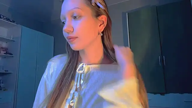 EmiIyKitty online show from October 5, 2025, 7:34 pm