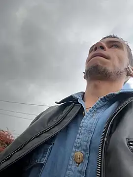 Snapshot of wiland_hot23 chatting on October 17, 2025, 6:32 pm wiland hot23 online show from October 17, 2025, 6:32 pm