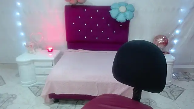 Snapshot of SaharaJohson chatting on October 11, 2025, 3:39 am SaharaJohson online show from October 11, 2025, 3:39 am