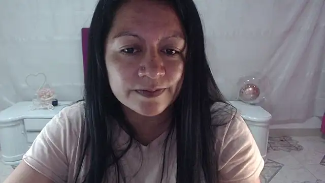 Snapshot of SaharaJohson chatting on November 3, 2025, 1:51 am SaharaJohson online show from November 3, 2025, 1:51 am