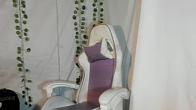 Snapshot of NathaliaRoosRs chatting on November 8, 2025, 10:41 pm NathaliaRoosRs online show from November 8, 2025, 10:41 pm