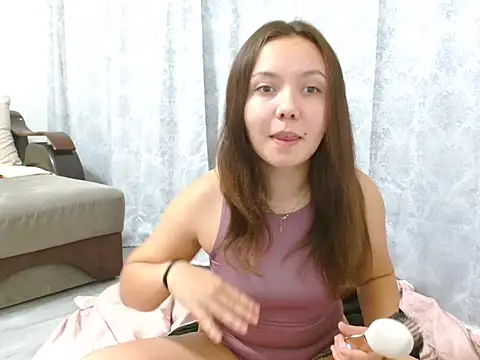 Snapshot of CamillaHessel chatting on October 7, 2025, 12:30 am CamillaHessel online show from October 7, 2025, 12:30 am