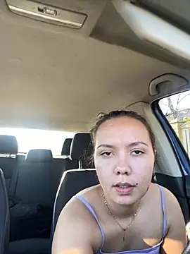 Snapshot of CamillaHessel chatting on November 2, 2025, 1:24 pm CamillaHessel online show from November 2, 2025, 1:24 pm