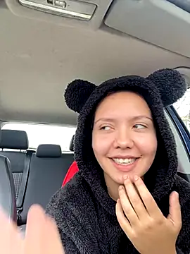 Snapshot of CamillaHessel chatting on November 5, 2025, 1:00 pm CamillaHessel online show from November 5, 2025, 1:00 pm