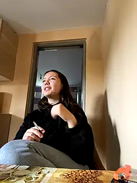 Snapshot of CamillaHessel chatting on November 6, 2025, 9:10 am CamillaHessel online show from November 6, 2025, 9:10 am