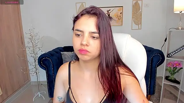 Snapshot of zharaa_fox chatting on October 25, 2025, 4:09 am zharaa fox online show from October 25, 2025, 4:09 am