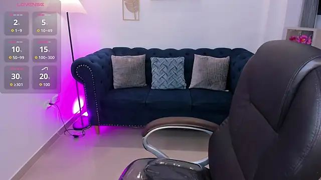 zharaa fox online show from May 4, 2026, 1:01 am