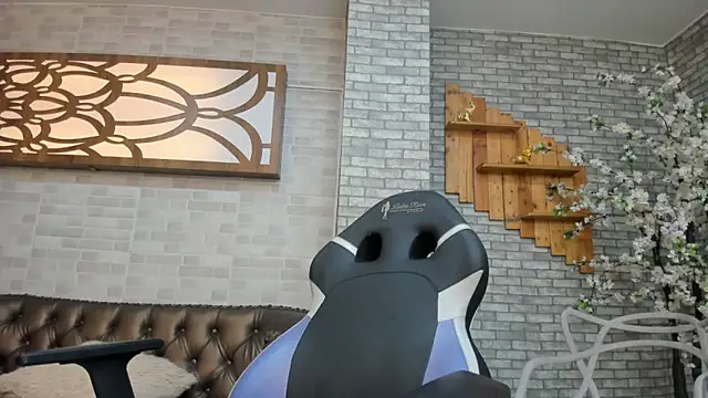 Alisonn Doll online show from February 2, 2026, 6:39 pm