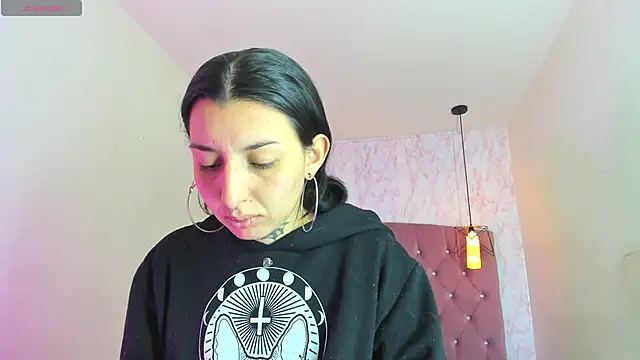 Snapshot of Iris__77 chatting on November 6, 2025, 6:31 pm Iris 77 online show from November 6, 2025, 6:31 pm