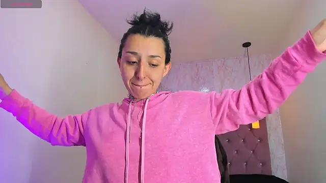 Snapshot of Iris__77 chatting on November 8, 2025, 7:23 pm Iris 77 online show from November 8, 2025, 7:23 pm