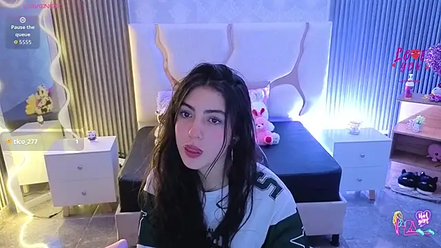 Ixchel tay online show from May 17, 2026, 3:37 am