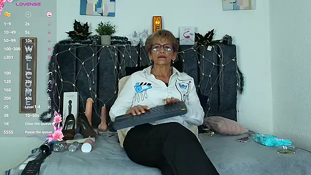 Snapshot of Devora_mature65 chatting on December 5, 2025, 7:10 pm Devora mature65 online show from December 5, 2025, 7:10 pm