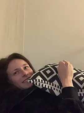 GoldenPussy1329 online show from November 18, 2025, 9:08 pm