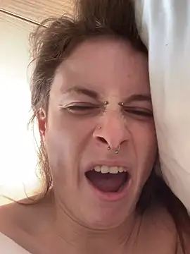 GoldenPussy1329 online show from February 22, 2026, 4:16 pm