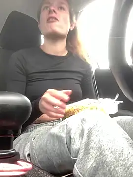 GoldenPussy1329 online show from April 28, 2026, 1:16 pm