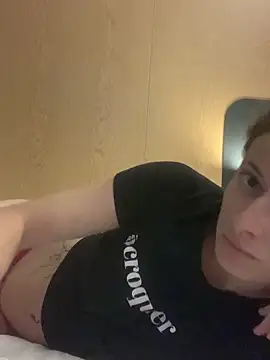 GoldenPussy1329 online show from April 29, 2026, 9:21 pm