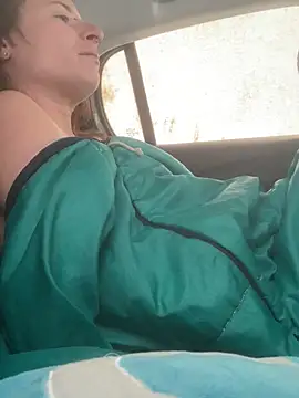 GoldenPussy1329 online show from May 5, 2026, 9:06 am