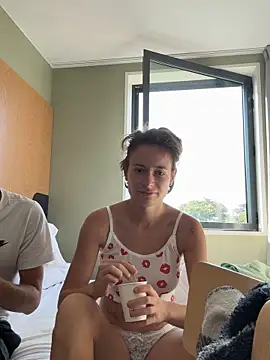 GoldenPussy1329 online show from June 18, 2026, 7:41 am