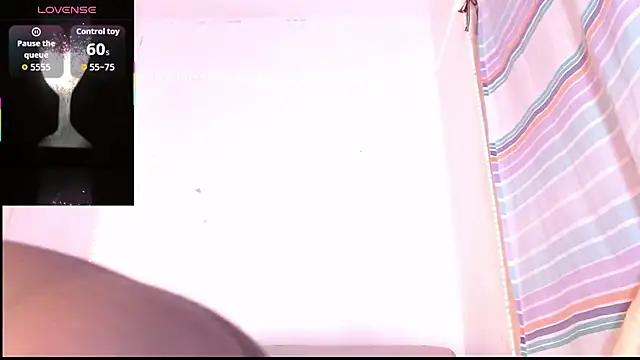 Snapshot of taylor_hot85 chatting on November 5, 2025, 6:57 am taylor hot85 online show from November 5, 2025, 6:57 am