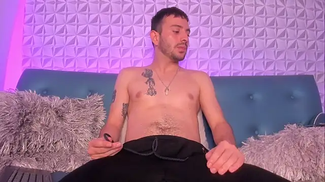 VynnyBlacke  online show from November 14, 2025, 8:18 pm