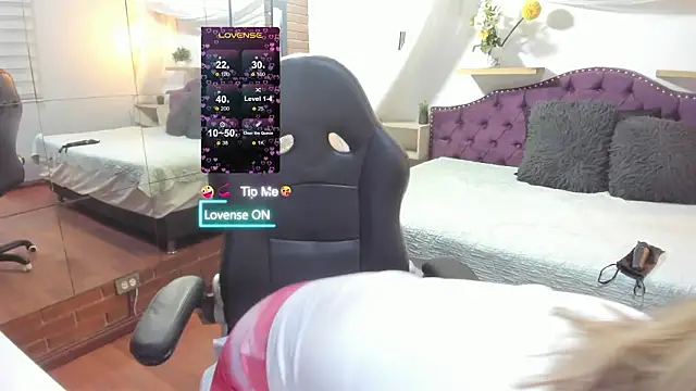 sophialyh 1 online show from February 13, 2026, 1:07 pm