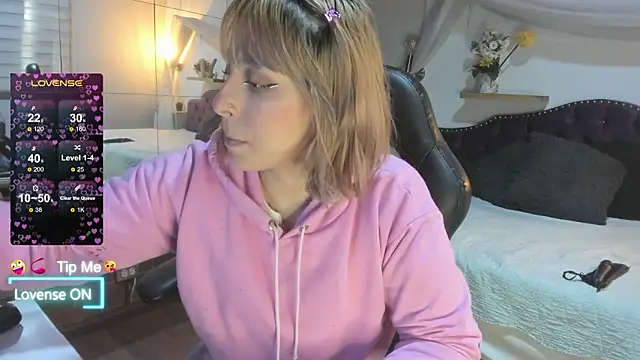 sophialyh 1 online show from February 19, 2026, 12:45 pm