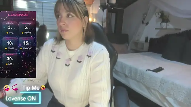 sophialyh 1 online show from April 28, 2026, 3:39 pm