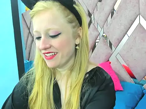 AliceCat 01 online show from October 18, 2025, 12:17 pm