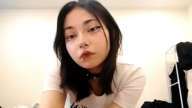 Snapshot of Beeping_Creature chatting on October 12, 2025, 9:19 am Beeping Creature online show from October 12, 2025, 9:19 am