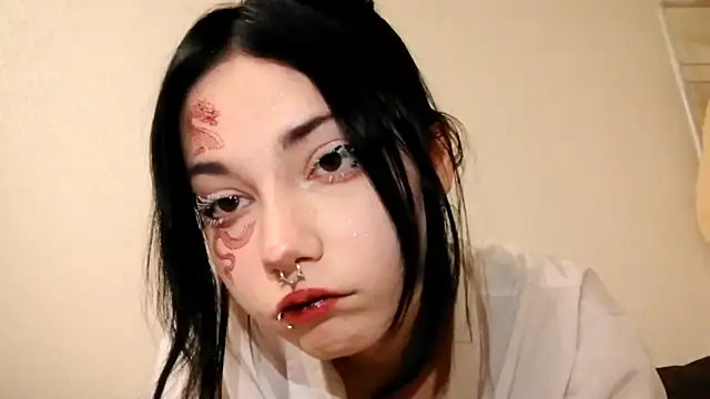 Snapshot of Beeping_Creature chatting on October 15, 2025, 3:45 pm Beeping Creature online show from October 15, 2025, 3:45 pm