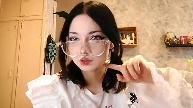 Snapshot of Beeping_Creature chatting on October 26, 2025, 6:30 am Beeping Creature online show from October 26, 2025, 6:30 am