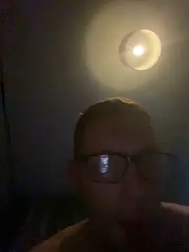 Snapshot of hungginger21 chatting on October 25, 2025, 4:42 am hungginger21 online show from October 25, 2025, 4:42 am