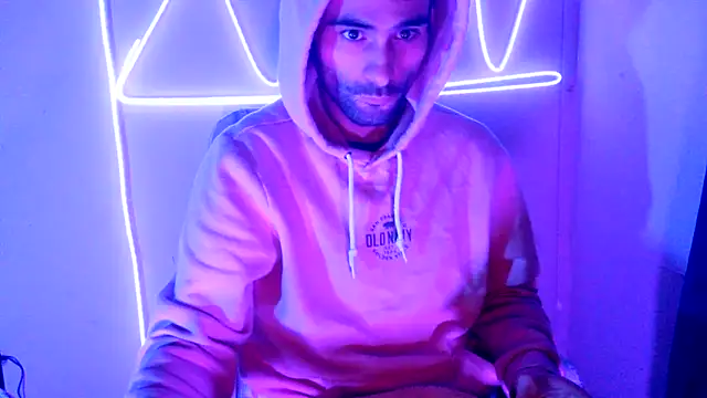 Snapshot of highinhtxx chatting on November 15, 2025, 8:22 am highinhtxx online show from November 15, 2025, 8:22 am