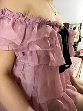 lee ly online show from November 19, 2025, 2:28 pm