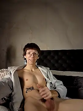 Snapshot of TommieHi chatting on October 4, 2025, 12:25 pm TommieHi online show from October 4, 2025, 12:25 pm