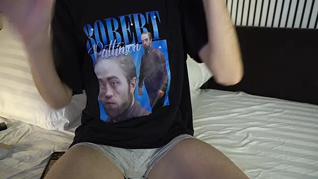 Snapshot of TommieHi chatting on October 23, 2025, 5:29 am TommieHi online show from October 23, 2025, 5:29 am