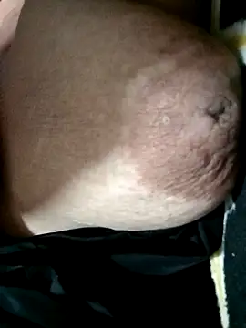 Hotmommax online show from October 2, 2025, 5:09 pm