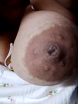 Hotmommax online show from June 20, 2026, 12:52 pm