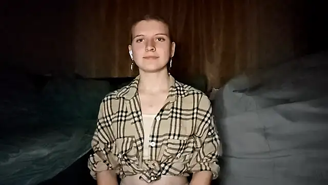 Snapshot of LynteriLain chatting on October 1, 2025, 8:26 pm LynteriLain online show from October 1, 2025, 8:26 pm