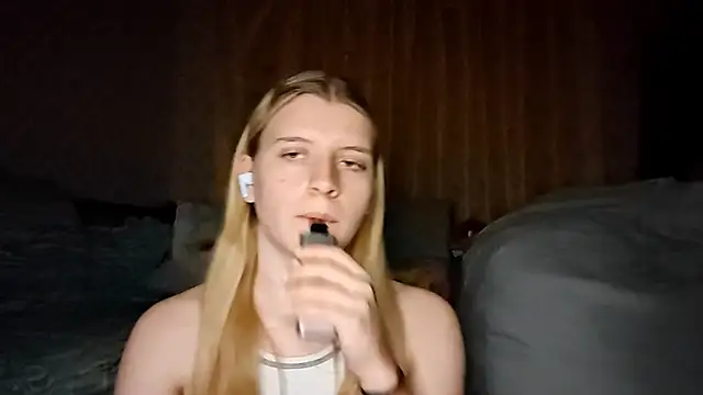 Snapshot of LynteriLain chatting on October 12, 2025, 8:08 pm LynteriLain online show from October 12, 2025, 8:08 pm