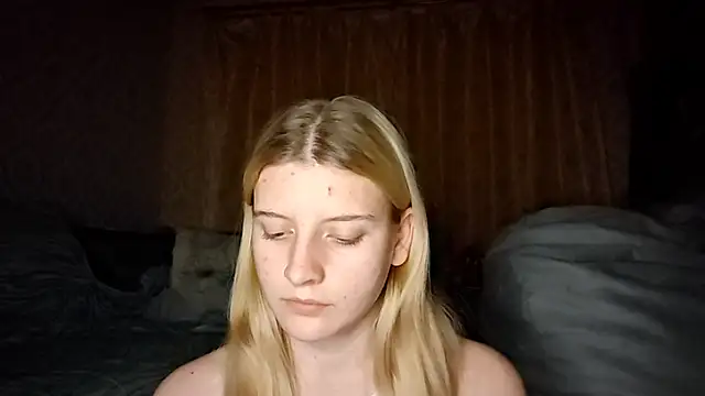 Snapshot of LynteriLain chatting on October 14, 2025, 8:31 pm LynteriLain online show from October 14, 2025, 8:31 pm