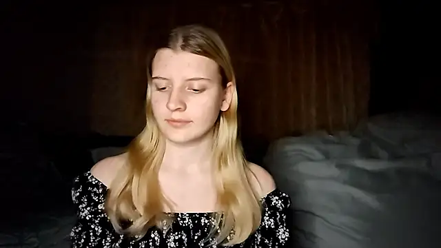 Snapshot of LynteriLain chatting on October 16, 2025, 8:21 pm LynteriLain online show from October 16, 2025, 8:21 pm